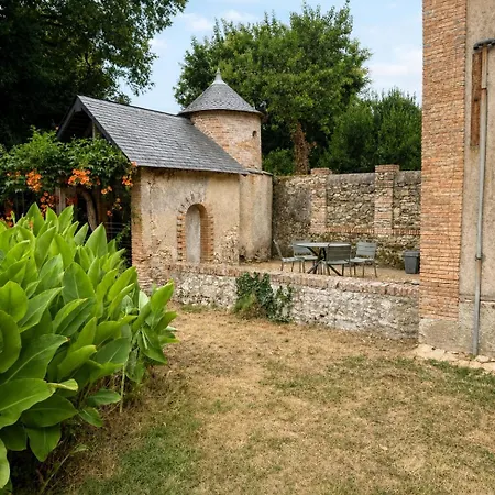 Holiday home Pavillon Du Chateau De Voisin *