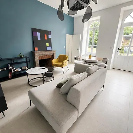 Pavillon Du Chateau De Voisin Holiday home *